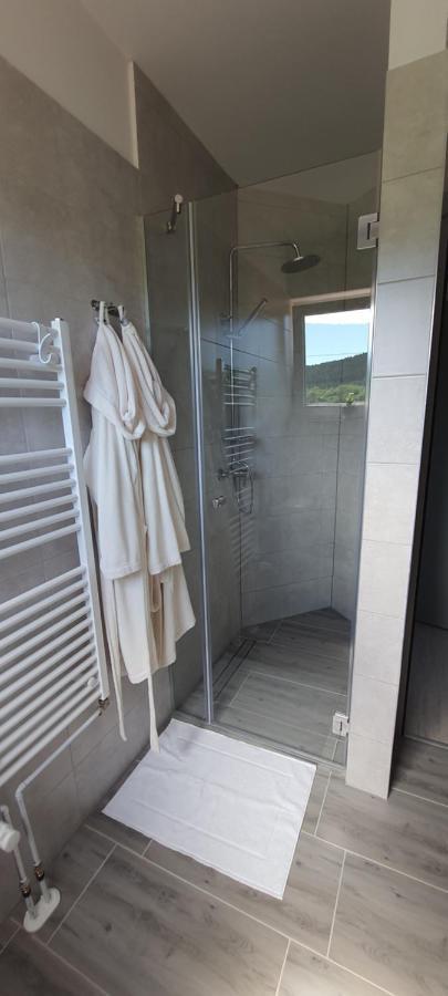 Apartmani Fenestra Tesla I Faust Otočac Dış mekan fotoğraf