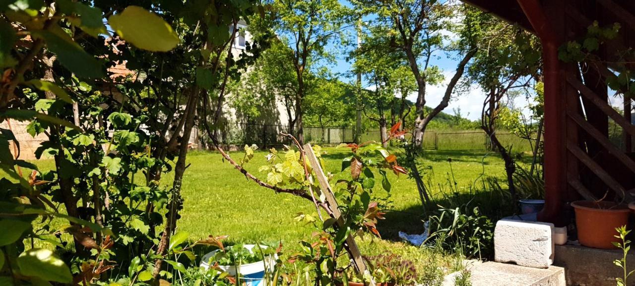 Apartmani Fenestra Tesla I Faust Otočac Dış mekan fotoğraf